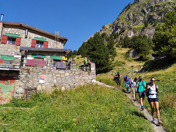 Yoga-Trek Aventura Retiro Pirineos