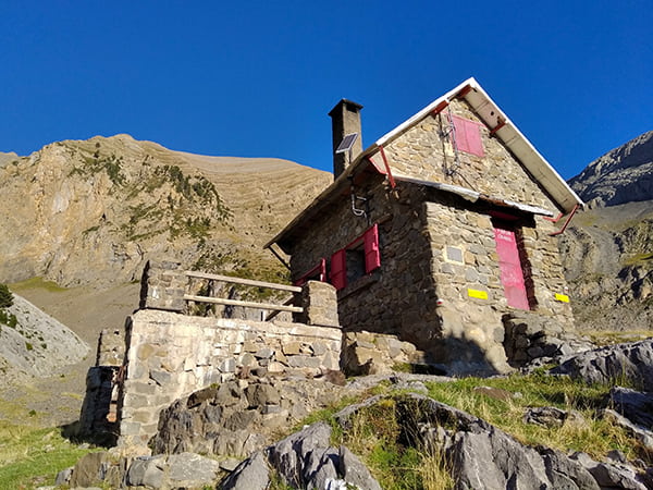 Yoga-Trekking Aventura Retiro Benasque Pirineos