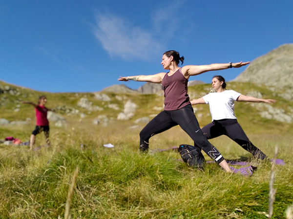 Retiros yoga trekking benasque pirineos marruercos india