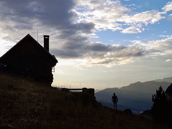 yoga trekking senderismo retiro pirineos benasque