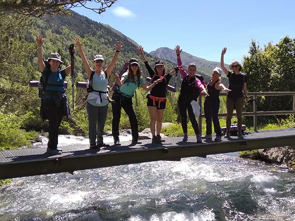 guia media montaña benasque pirineos retiros trekking mujer aegm uimla