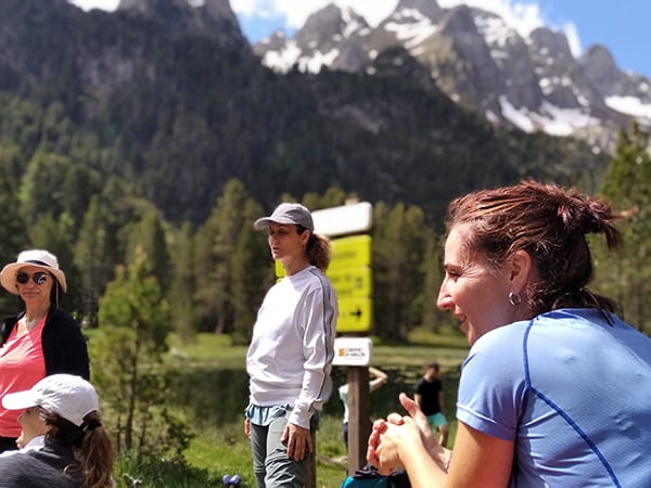 guia media montaña benasque pirineos retiros trekking mujer aegm uimla