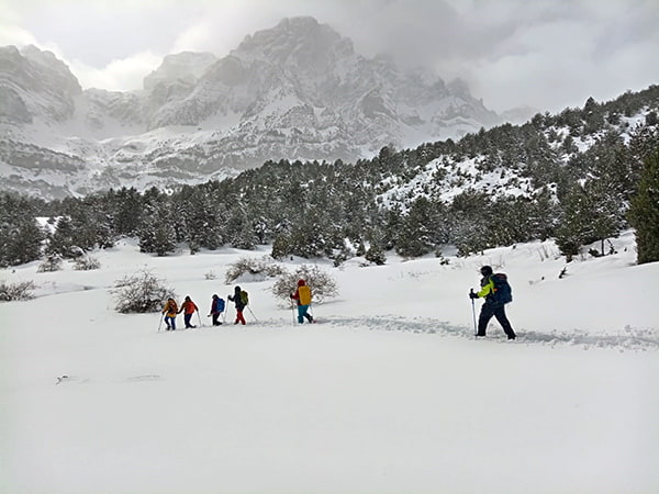 raquetas nieve pirineos benasque invierno aventura