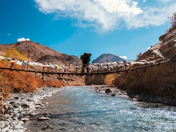 viajes trekkings ladakh zasnkar yoga retiro india guia montaña