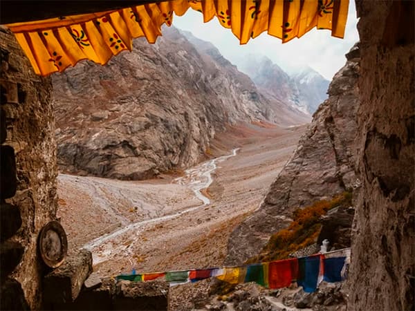 viajes trekkings ladakh zasnkar yoga retiro india guia montaña
