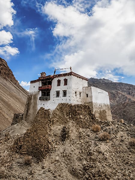 viajes trekkings ladakh zasnkar yoga retiro india guia montaña