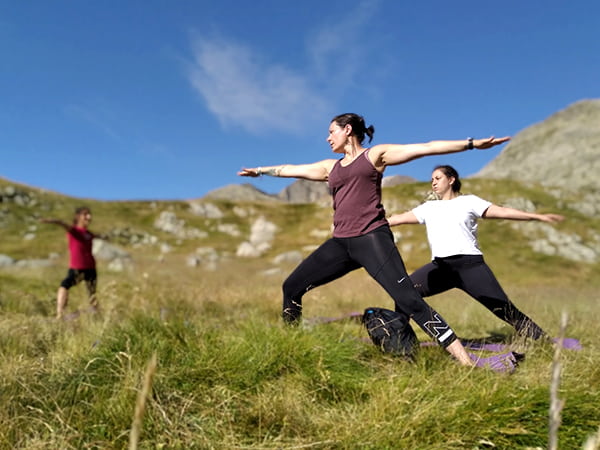 Retiros yoga trekking benasque pirineos meditacion guia montaña