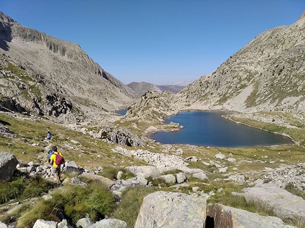guia media montaña benasque pirineos retiros senderismo mujer aegm uimla
